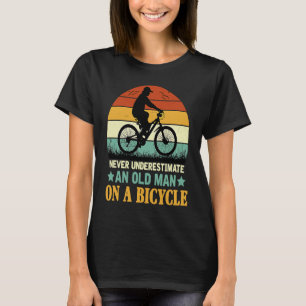 Unterschätzen Sie niemals einen alten Typ auf eine T-Shirt