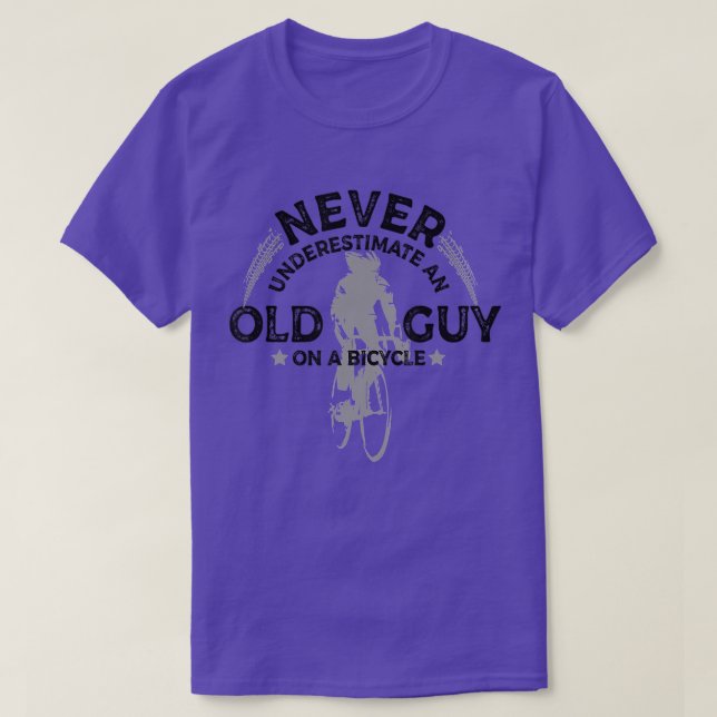 Unterschätzen Sie niemals einen alten Typ auf eine T-Shirt (Design vorne)