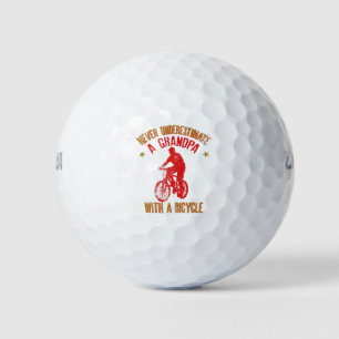 Unterschätzen Sie niemals einen Opa mit einem Fahr Golfball