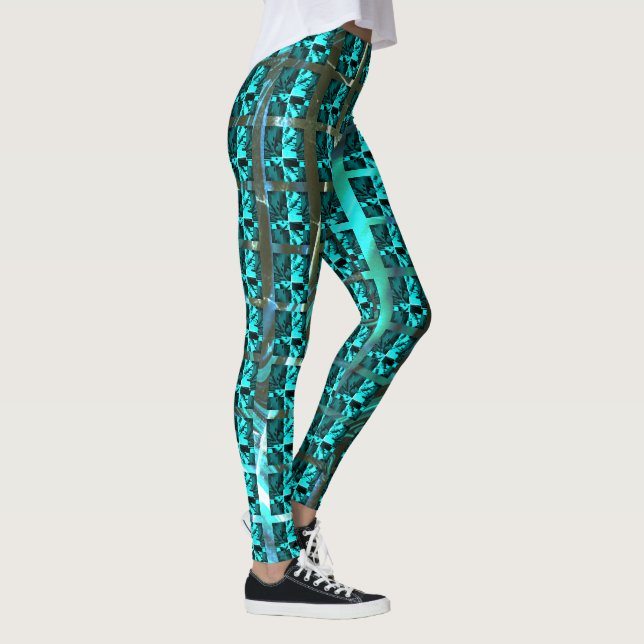 Unterschiedliches hellblau, unterschiedlich gestre leggings (Rechts)