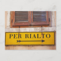 Unterschrift, die den Weg zur Rialto-Brücke weist,