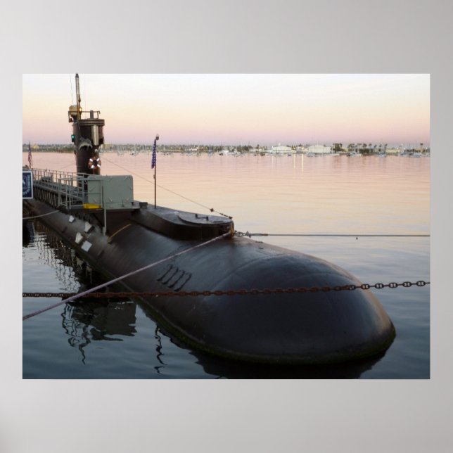 Unterseeboot bei Sonnenaufgang Poster (Vorne)