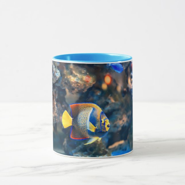 Unterseeische vibrierende tropische Fisch-Koralle Tasse (Zentrum)