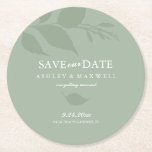Untersetzer Hochzeit speichern das Datum Grün<br><div class="desc">Verkünden Sie Ihre Verlobung im Stil mit dieser klassischen und modernen Untersetzer Hochzeit speichern Sie das Datum. Dieses einzigartige Format dient als Vorhut für Ihre Gäste und setzt gleichzeitig den Ton für Ihren großen Tag. Dieses Design mit einfachen minimalistischen Blätter in Salbei-Grün zeigt Ihnen, wie Sie die Daten in eleganter...</div>