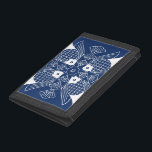 Unterwasserfischdesign mit blauem Hintergrund Trifold Geldbörse<br><div class="desc">Dieses Design ist ein Treffen der Fischköpfe und zeigt eine Unterwasserszene mit Muscheln auf blauem Hintergrund. Ein tolles Geschenk für einen Ichthyologen oder alle,  die den Anblick von Fischen beim Schwimmen Lieben!</div>