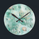 Unterwasserkorallen und Muscheln in Aquamariner Wa Runde Wanduhr<br><div class="desc">Mit dieser atemberaubenden Uhr mit Unterwasserkorallen und Muschel verwandeln Sie Ihren Platz in eine ruhige Seeküste. Das in beruhigenden, aquamarinen Farbtönen mit Aquarelltexturen gemalte Design spiegelt den stillen Zauber des Meeresbodens wider. Weiche Korallenäste und zarte Muscheln scheinen über die Uhr zu schweben, was jedem Raum ein Gefühl von Ruhe und...</div>