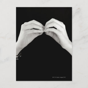 Unterzeichnender Buchstabe b des Mannes in der Postkarte