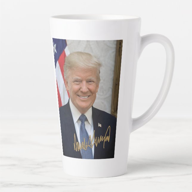 UNTERZEICHNET VON PRÄSIDENT TRUMP-TASSE MILCHTASSE (Rechts)