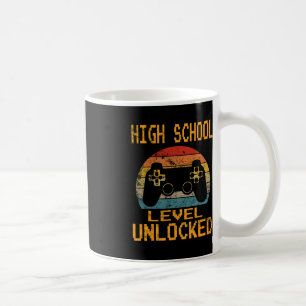Unverschlossener Video-Gamer auf High School-Ebene Kaffeetasse