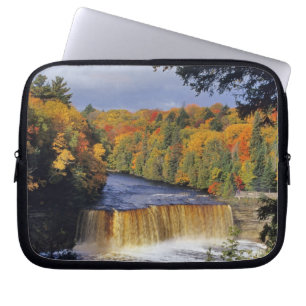 Upper Tahquamenon Falls in UP Michigan im Herbst Laptopschutzhülle