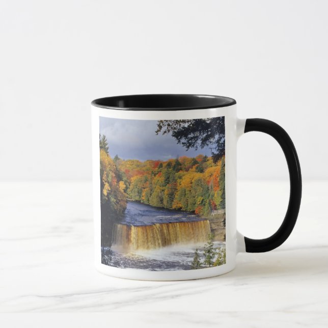 Upper Tahquamenon Falls in UP Michigan im Herbst Tasse (Rechts)