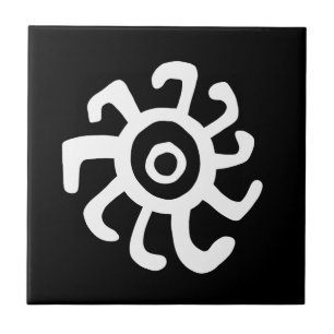 uraltes Sonnenidol Geoglyph-Symbol Petroglyph-Kame Fliese