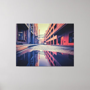Urban Alleyway Reflection Leinwanddruck