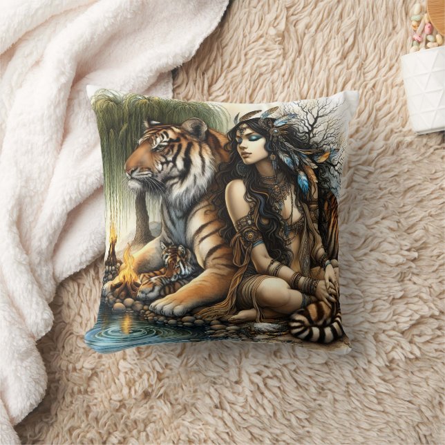 Ureinwohner mit Tiger durch Wasser Kissen (Decke)