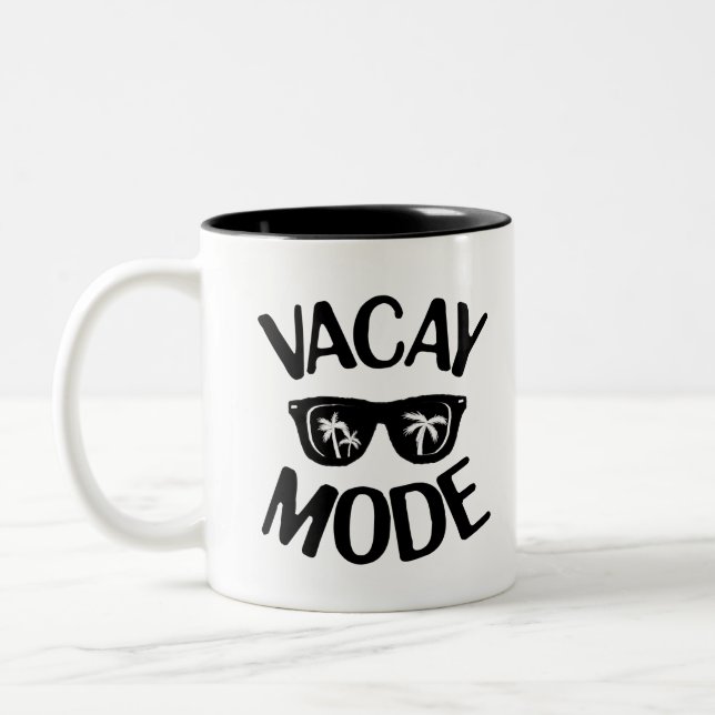 Urlaub Art Vacay Modus Word Text Kunst Zweifarbige Tasse (Links)