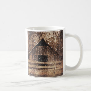 Ursprünglicher Winterschnee Land Alter Stall Kaffeetasse