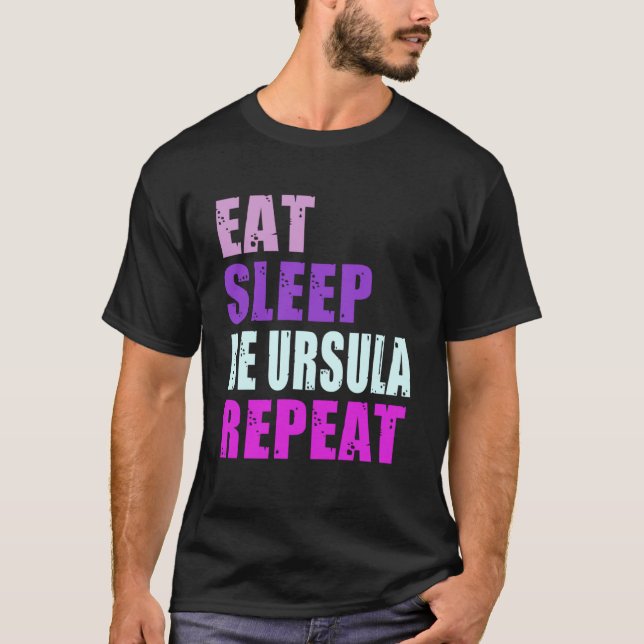 Ursula aß Sleep be Repeat Ursula T-Shirt (Vorderseite)