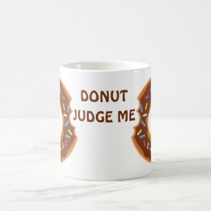 Urteile mich nicht über köstliche Tasse! Kaffeetasse