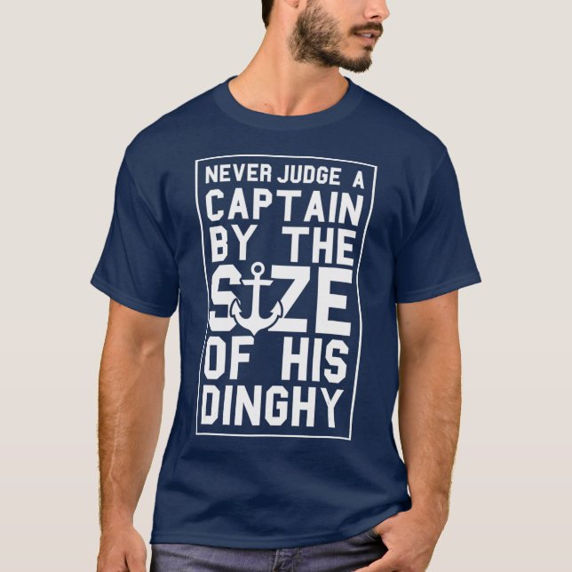 Urteile niemals einen Captain nach der Größe seine T-Shirt (Vorderseite)