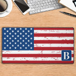 US American Flag Personalisiert Monogram Military Schreibtischunterlage<br><div class="desc">American Flag Desk Mat - Amerikanische Flagge modernes rot-blau Design . Personalisieren Sie mit Militär , Polizeibeamten oder Veteranen-Namen. Diese personalisierte Militärschreibmatte eignet sich hervorragend für militärische Zweigstellen, Veteranen, Polizeiabteilungen und Strafverfolgungsbeamte. COPYRIGHT © 2023 Judy Burrows, Black Dog Art - Alle Rechte vorbehalten. USA - Personalisiertes Monogramm-Militärische Schreibmatte der amerikanischen...</div>