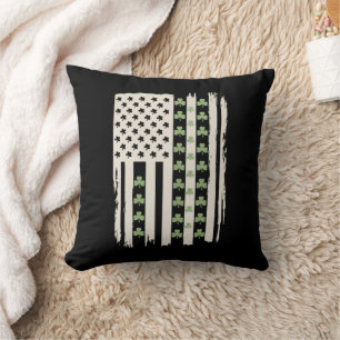 US-amerikanische Flagge mit Shamrocks für St. Patr Kissen