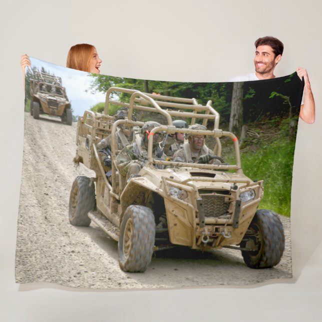 US-FAHRZEUGE MIT SONDERBETRIEB - MRZR-4 FLEECEDECKE (Beispiel)