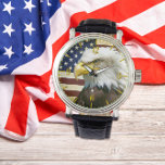 US-Flagge mit amerikanischem Adler Vintag Armbanduhr<br><div class="desc">Erleben Sie eine kreative Mischung aus Patriotismus, Eleganz und Vintagem Anklang mit unserer US-Flagge und American Eagle Vintag Watch. Diese aufwändig gestaltete Armbanduhr zeigt eine verführerische amerikanische Fahne und ein majestätisches Adleremblem, das künstlerisch in das Uhrengesicht eingebettet ist und das Wesen des patriotischen Stolzes perfekt einfängt. Das zeitlose Vintage Thema...</div>