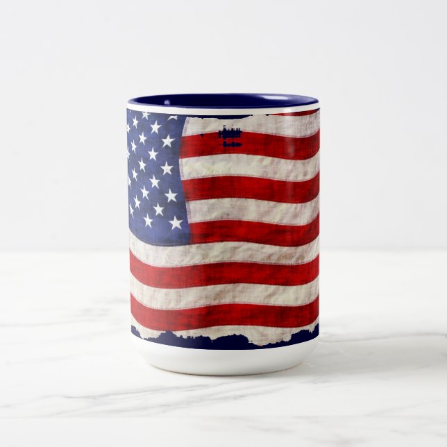 US-Flagge, Patriotik-Design, Sterne und Streifen Zweifarbige Tasse (Mittel)