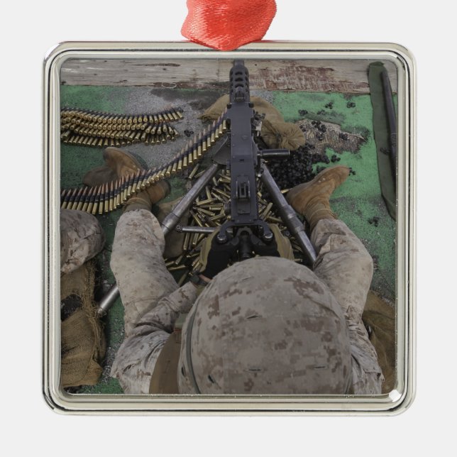 US Marine feuert eine Maschinenpistole vom Typ M2  Ornament Aus Metall (Vorne)