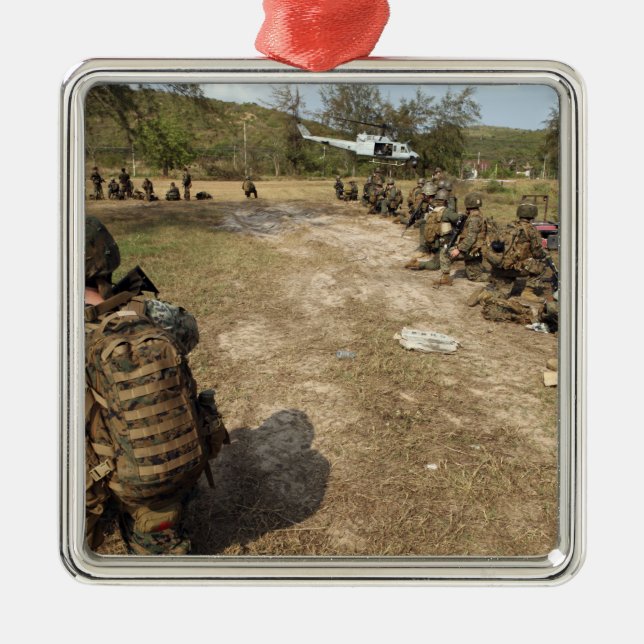 US-Marines bieten Sicherheit als UH-1N Ornament Aus Metall (Vorne)