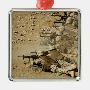 US-MarineSeabees feuern Gewehre M-4 und M-16A2 ab Ornament Aus Metall