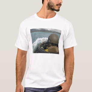 US-Marinesoldat, der ein Angriff mit T-Shirt