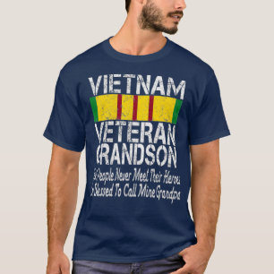 US-Militärfamilie Vietnam Veteran Grandson Gift T-Shirt