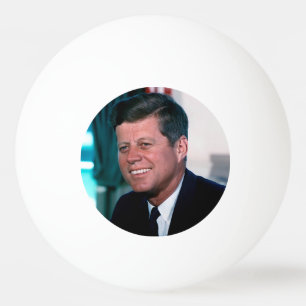 US-Präsident John F. Kennedy im Oval Office Tischtennisball