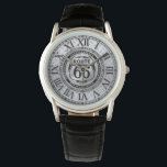 US-Route 66 Armbanduhr<br><div class="desc">Die U.S. Route 66 (US 66 oder Route 66), auch bekannt als Will Rogers Highway, die Main Street of America oder die Mother Road, war eine der ursprünglichen Autobahnen innerhalb des U.S. Highway System. Die US 66 wurde am 11. November 1926 gegründet und im darauf folgenden Jahr wurden Straßenschilder errichtet....</div>