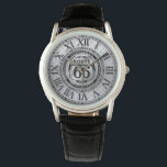 US-Route 66 Armbanduhr<br><div class="desc">Die U.S. Route 66 (US 66 oder Route 66), auch bekannt als Will Rogers Highway, die Main Street of America oder die Mother Road, war eine der ursprünglichen Autobahnen innerhalb des U.S. Highway System. Die US 66 wurde am 11. November 1926 gegründet und im darauf folgenden Jahr wurden Straßenschilder errichtet....</div>