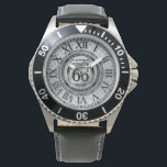 US-Route 66 Armbanduhr<br><div class="desc">Die U.S. Route 66 (US 66 oder Route 66), auch bekannt als Will Rogers Highway, die Main Street of America oder die Mother Road, war eine der ursprünglichen Autobahnen innerhalb des U.S. Highway System. Die US 66 wurde am 11. November 1926 gegründet und im darauf folgenden Jahr wurden Straßenschilder errichtet....</div>