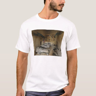 US-Soldaten schlafen in einem verlassenen T-Shirt