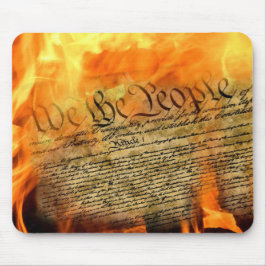 US-Verfassung in Flammen Mousepad
