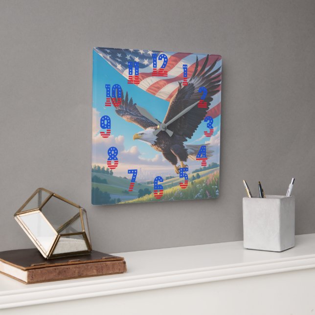 USA 250 Patriotic Bald Eagle American Flag Design Quadratische Wanduhr (Büro)
