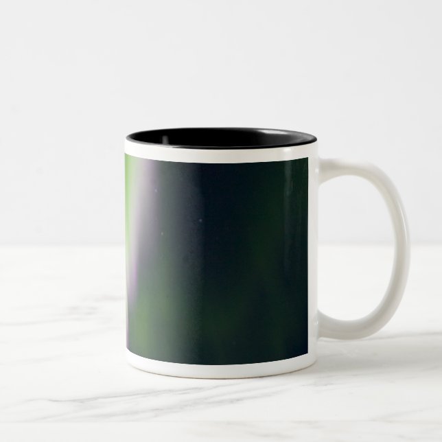USA, Alaska, Chena Hot Springs. Aurora Borealis Zweifarbige Tasse (Rechts)