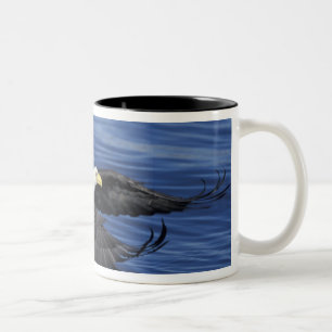 USA, Alaska, Kenai-Halbinsel Weißkopfseeadler Zweifarbige Tasse