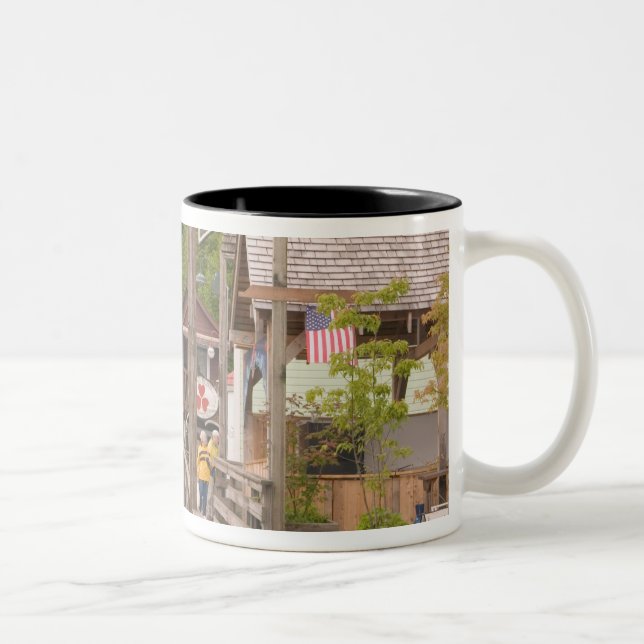 USA, Alaska, Ketchikan, Creek Street, Innenstadt Zweifarbige Tasse (Rechts)