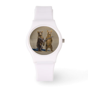 USA. Alaska. Küstenbraunbären-Jungtiere Armbanduhr