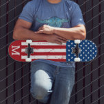 USA American Flag Personalisiert Monogram Patrioti Skateboard<br><div class="desc">Zeigen Sie Ihren amerikanischen Stolz oder geben Sie ein besonderes Geschenk mit diesem US-amerikanischen Flag Skateboard in einem bedrängten abgenutzten Grunge-Design. Das Skateboarddesign der USA ist in Rot und Blau mit US Flagge gestaltet und eignet sich hervorragend für amerikanische Unabhängigkeitstag-Partys, Memorial Day Party , Wiedersehen, militärische Abschluss- oder Ruhestandsgeschenke und...</div>