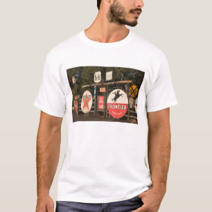 USA, Arizona, Sedona: Antike Werbungs-Zeichen T-Shirt