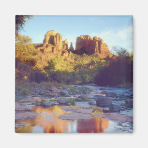 USA, Arizona, Sedona. Cathedral Rock reflektierend Magnet