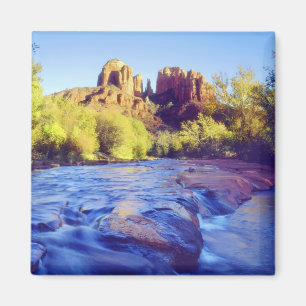 USA, Arizona, Sedona. Cathedral Rock spiegelt 2 Magnet