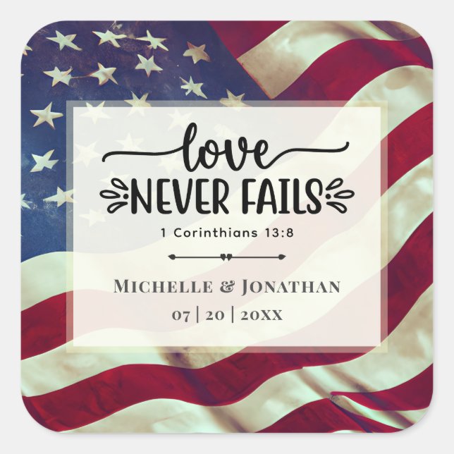 USA Flag Liebe Versage nie Wedding Bible Verse Quadratischer Aufkleber (Vorderseite)