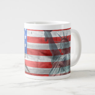 USA-Flagge mit Soldaten und Freiheitsstatue Jumbo-Tasse